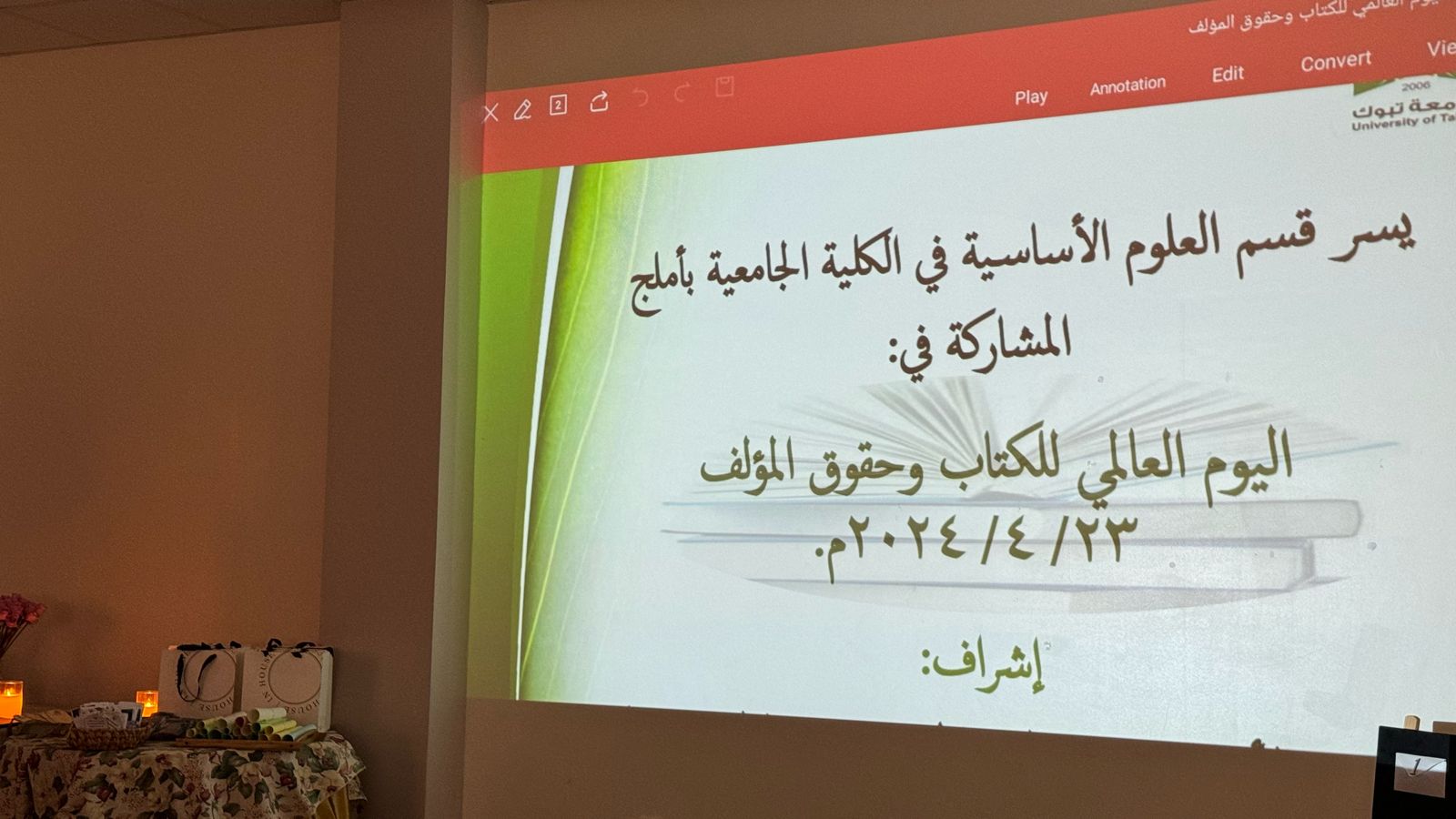 قدم قسم العلوم الأساسية بالتعاون مع وحدة المكتبة احتفالا باليوم العالمي للكتاب وحقوق المؤلف بحضور كريم لطالبات وأستاذات من المدرسة الثانوية الأولى، إذ قدم عرض عن ماهية اليوم العالمي للكتاب وأهدافه، وعواصم الكتاب المختارة من اليونسكوو، واحتفاء خاص بمؤلفي أملج، تلا ذلك مسابقة ذات جوائز مرتبطة بالاحتفال شاركت فيها طالبات المرحلة الثانوية، أتبعت بقصيدة عن الكتاب وفضله أنشدتها إحدى طالبات القسم، ثم وزعت جوائز الحائط الإلكتروني المعلن عنها مسبقا، وعرض مقال عن حقوق المؤلف المادية والأدبية، والمدى الزمني لحماية حق المؤلف في الكتابة وكافة المصنفات الفنية، وتنويه بالمصنفات المستثناة من الحماية، وختم اللقاء بتعريف بمكتبة الكلية والخدمات التي تقدمها والمكتبة المركزية للطالبات تبعت بجولة للضيفات الكريمات في مكتبة الكلية للتعريف بمحتوياتها وأقسامها ونادي "خير جليس"، وذلك بإشراف:د.سميرة الأزوري، د.نايرة الجهني، د.نجلاء مشعل، وبحضور سعادة وكيلة الكلية وسعادة رئيسة قسم العلوم الأساسية وأعضاء هيئة التدريس من مختلف الأقسام.​​