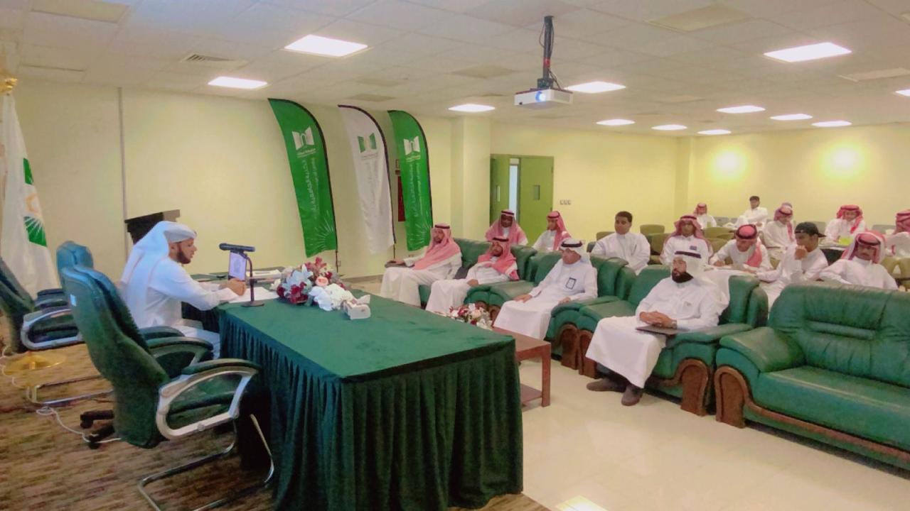 ​أقام قسم العلوم الأساسية في الكلية الجامعية بأملج ندوة علمية عن اليوم العالمي للمعلم.قدّم الندوة سعادة الدكتور: سعود الرحيلي وشرَّف الندوة حضور وكيلي الكلية وجمع من أعضاء هيئة التدريس والطلاب ..​