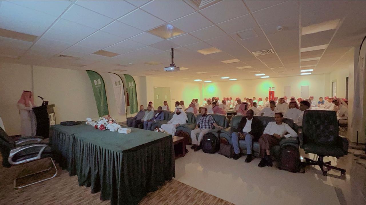 ​أقام قسم اللغات والترجمة بالكلية الجامعيه بأملج يوم الأربعاء الموافق 2024/11/6 حفل تدشين نادي ميدان متحدثي اللغة الانجليزية تحت إشراف الدكتور فارس اللحياني، اشتمل الحفل على تعريف الحضور برؤية ورسالة وأهداف النادي ونبذة عن بعض الأنشطة التي سيقيمها النادي. وكان ذلك بحضور سعادة وكيل الكلية وعدد من أعضاء هيئة التدريس وعدد كبير من طلاب الكلية.​