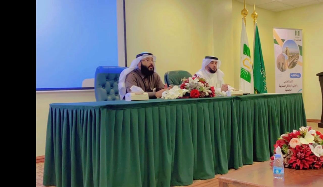 ​أقام قسم العلوم الأساسية بالكلية الجامعية بأملج - وبحضور عدد من أعضاء القسم - اللقاء الإرشادي الأول اليوم الثلاثاء ٢١ / ٧ /١٤٤٦هـ , هدف اللقاء إلى التعريف بدليل الإرشاد الأكاديمي، ودور المرشد الأكاديمي , كما استهدف اللقاء وضع الخطط العلاجية للمتعثرين قدَّم اللقاء سعادة الأستاذ الدكتور/ ناصر الحميدي وسعادة وكيل الكلية الدكتور/ جعفر الشيبي كما أثرى اللقاء مداخلة كلٍّ من: سعادة الدكتور: عبدالله الشمراني وسعادة الدكتور: حميد الحمدي. هذا وقد تمَّ -بعد اللقاء- الاجتماع بعدد من الطلاب، وعقد جلسات إرشادية فردية وجماعية لهم.​