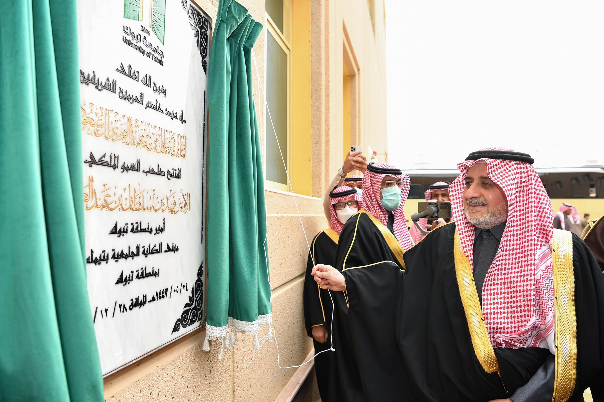 ​تم تدشين الكلية الجامعية بمحافظة تيماء يوم الثلاثاء الموافق 28\12\2021 بحضور صاحب السمو الملكي الأمير فهدبن سلطان بن عبدالعزيز أمير منطقة_تبوك ، و بحضور معالي رئيس جامعة تبوك-أ.د. عبد الله بن مفرح الذيابي​​​​​, و وكيل الجامعة -د.صالح حامد الحربي ,و عميد الكلية الجامعية ب تيماء -د.عواد الشمري ,ومدير إدارة المشاريع -م.مجاهد احمد العلي ورئيس قسم الإشراف والتنفيذ -م.عبدالرحمن ناصر الحويطي .وتتسع الكلية الجامعية ل 3000 طالب وطالبة وإجمالي تكلفة  المشروع134,243,593.90ريال ,واشتمل المشروع على الفصول والمعامل وقاعات للحاسب الآلي والمبنى الإداري ومبنى للشبكات ومكتبة ومسرح ومطعم.​ وتم إنشاء هذا المشروع بالتعاقد مع الشركة السعودية للتجارةوالإنشاء -ساتكو, الأستشاري-مكتب الشبانات للاستشارات الهندسية.